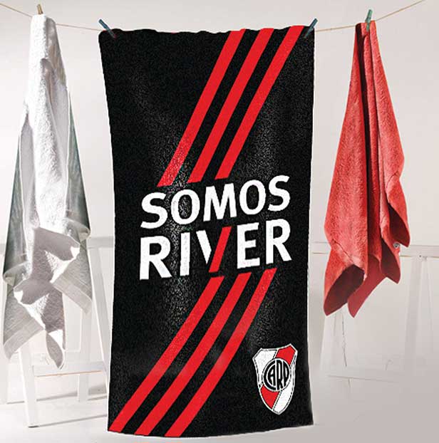 Toallón playero de River Plate diseño River Somos